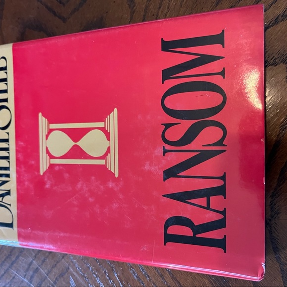 Danielle Steel hardcover books | set of 4 - Picture 9 of 12